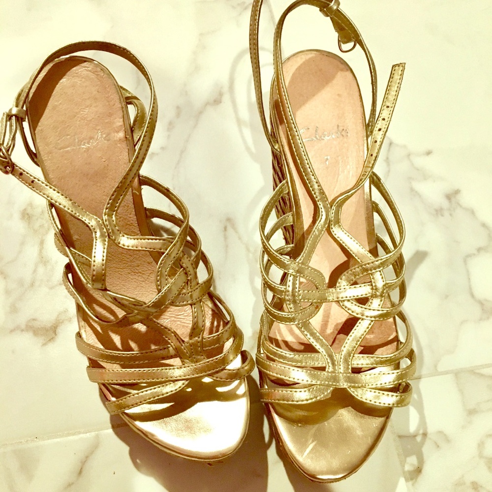 Clarks gold strappy wedge sandals size 9